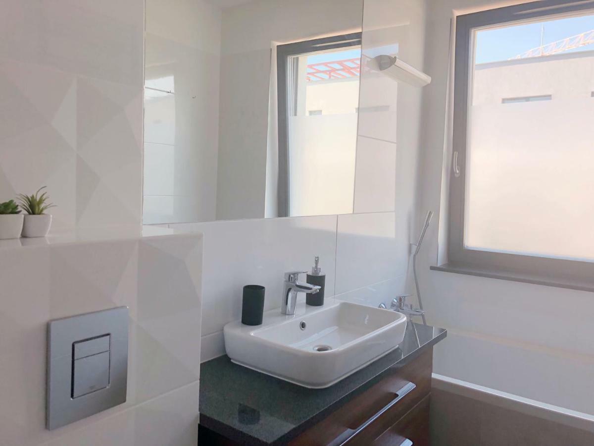 Modern & Classy Industrial - Apartamenty Browar Gdańsk Kültér fotó
